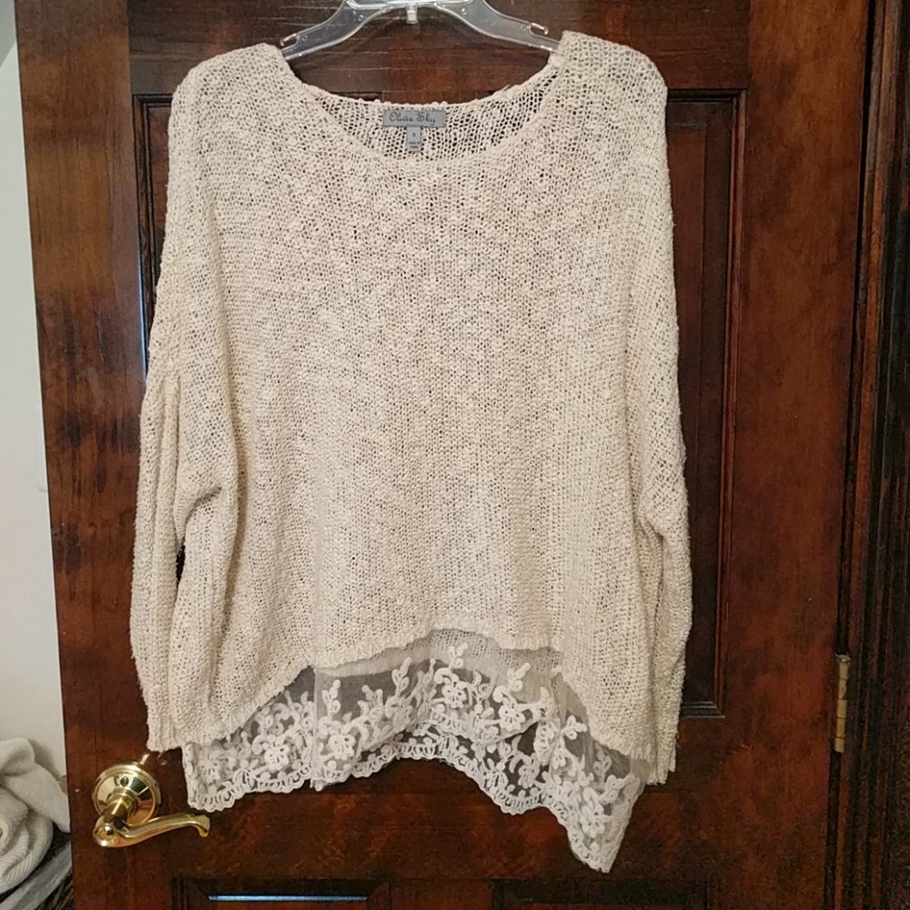 Olivia sky top with lace trim